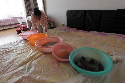 宁阳楼上漏水，住户失联，小区没物管，业主维权难！律师来支招……